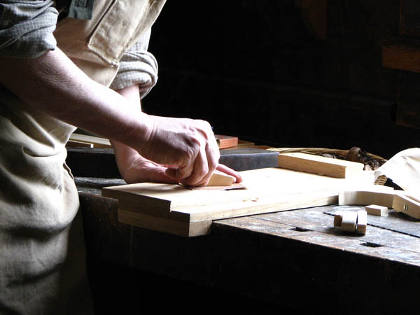 Nuestra dilatada <strong>experiencia y  profesionalidad</strong> nos consolidan como una de las empresas de <strong>carpintería y ebanistería en Cihuri</strong> más destacadas. Todos  nuestros <strong>carpinteros y ebanistas</strong> cuentan con una amplia  formación en el <strong>sector de la madera</strong>.